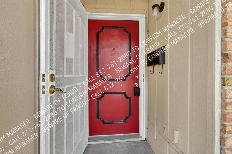 2031 Towngate Dr - Photo 2 of 25
