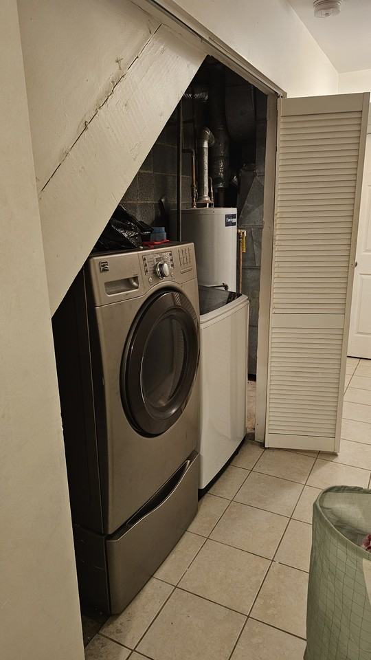 909 Porter Ct Ne #A1 - Photo 3 of 9