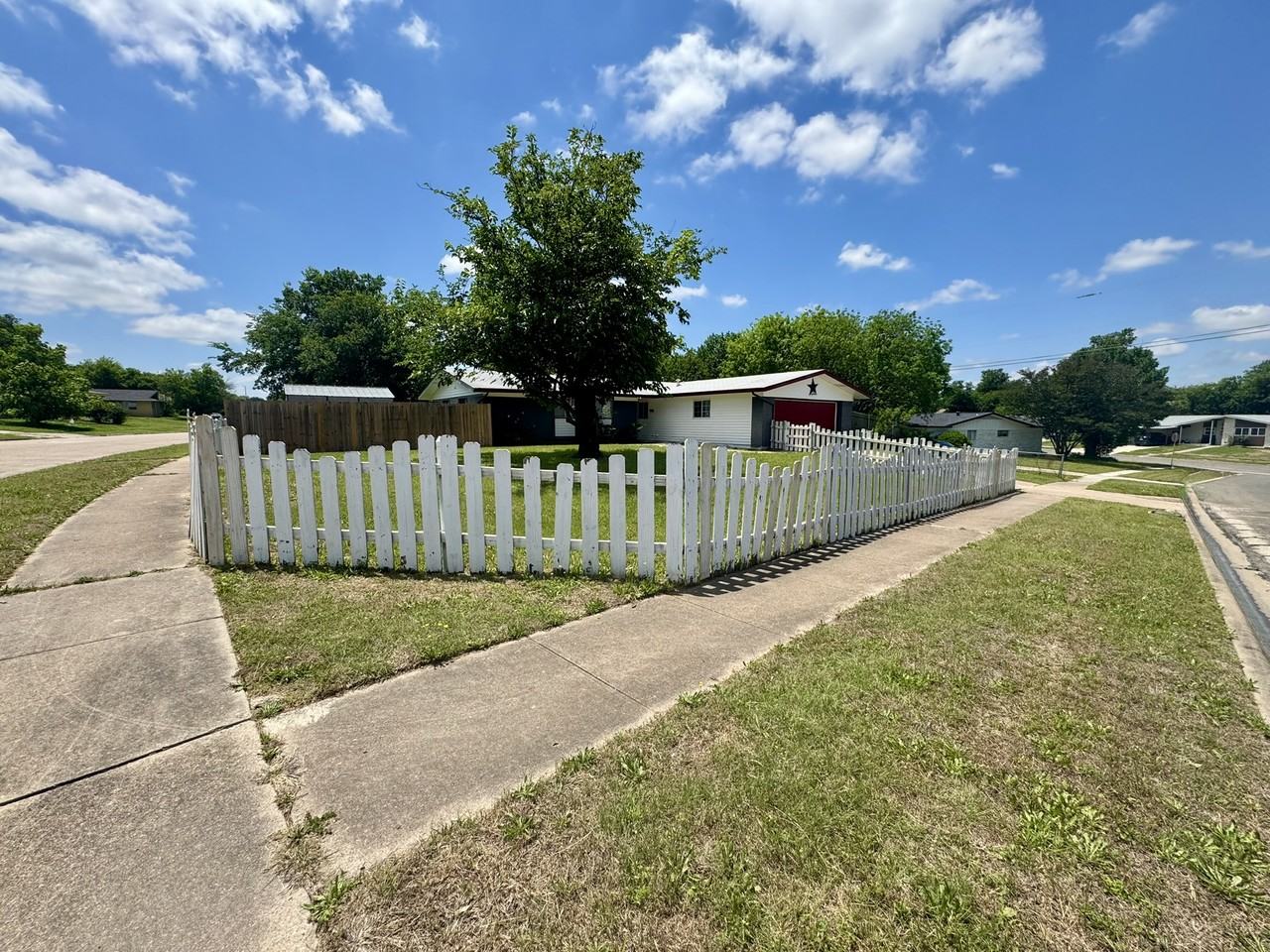 1501 Ferndale Dr #NA - Photo 2 of 31