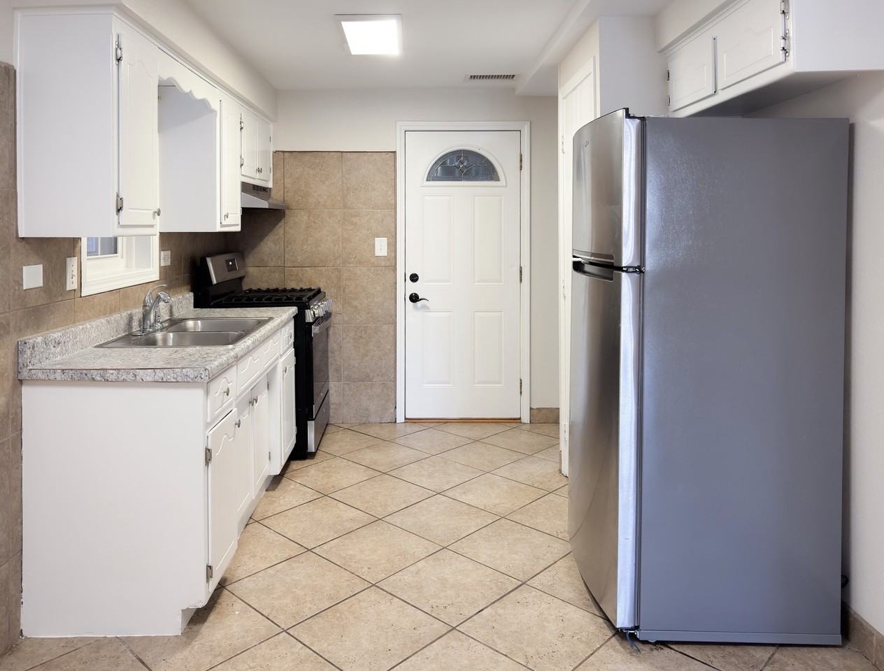 5720 W 63rd St #G - Photo 6 of 11