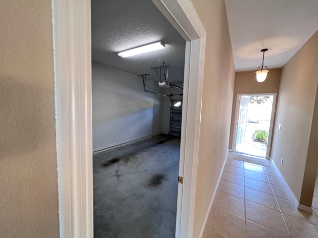 2160 Retreat View Cir - Photo 3 of 23