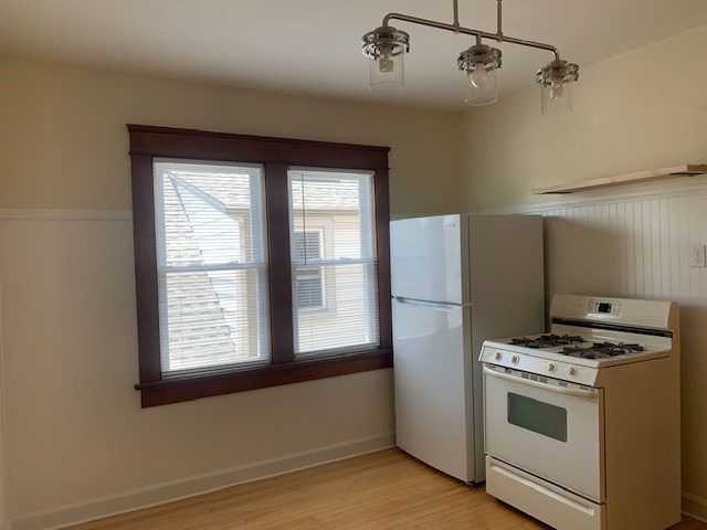 2042 S 76th St - Photo 5 of 9
