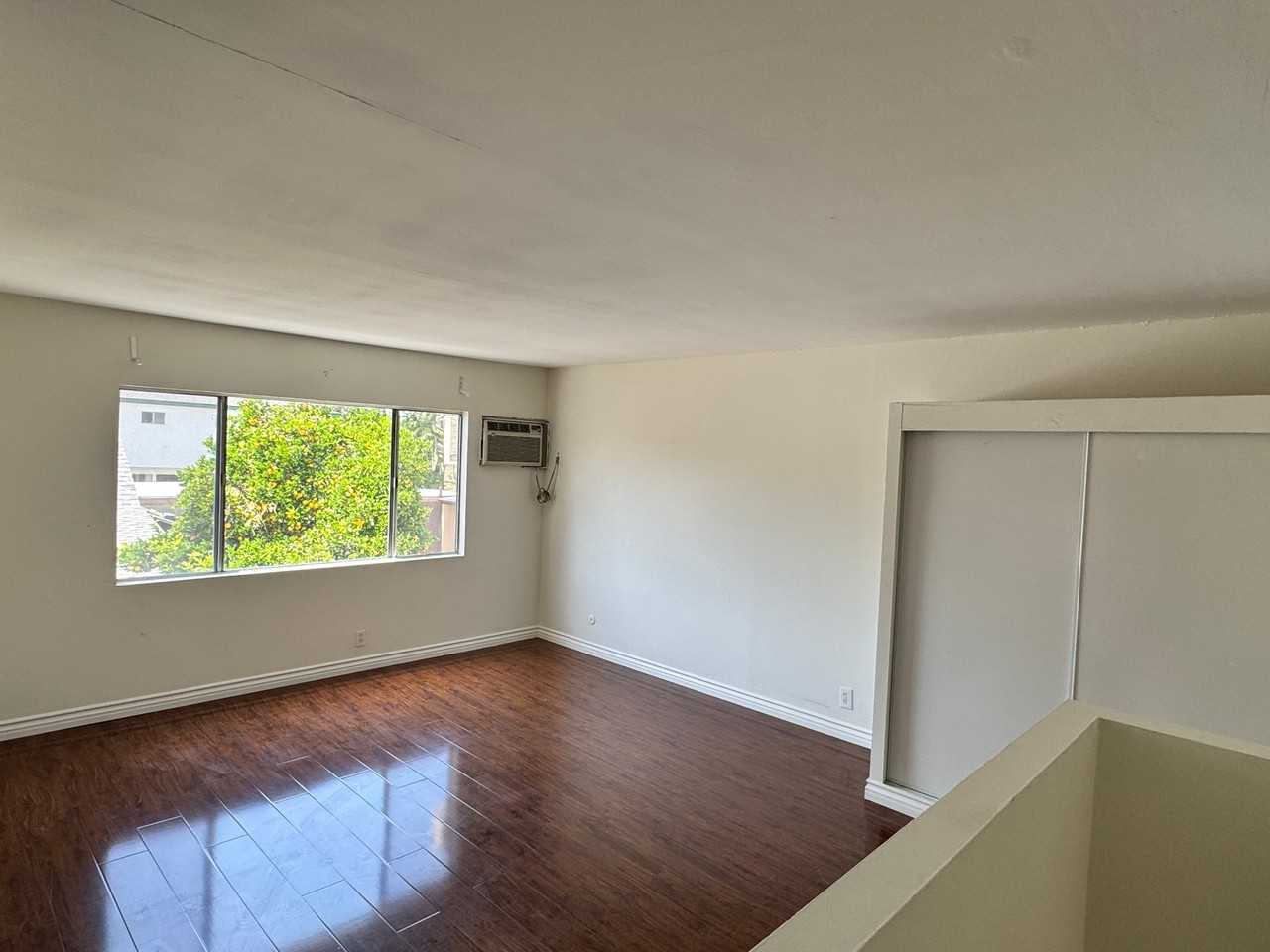 293 N Hill Ave #3 - Photo 4 of 8