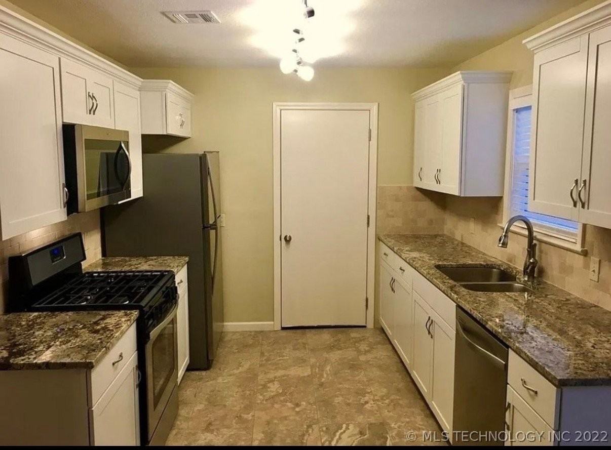 1419 E 42nd St - Photo 2 of 7