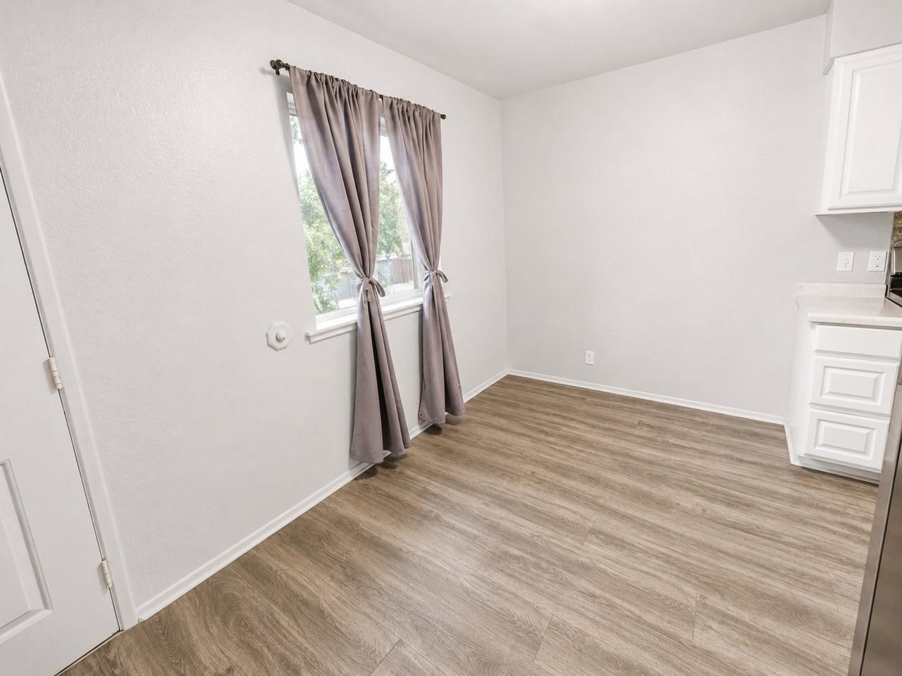 1111 E Cochise St #8 - Photo 5 of 15