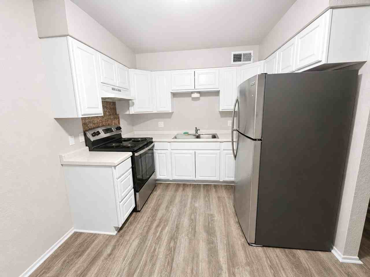1111 E Cochise St #8 - Photo 6 of 15