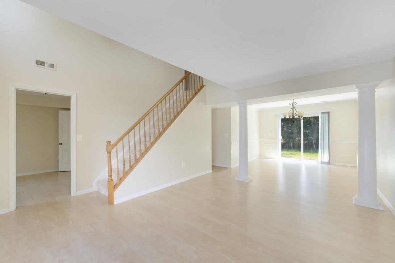 6119 Oaklawn Ln - Photo 2 of 20