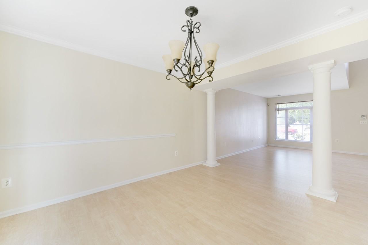 6119 Oaklawn Ln - Photo 3 of 20