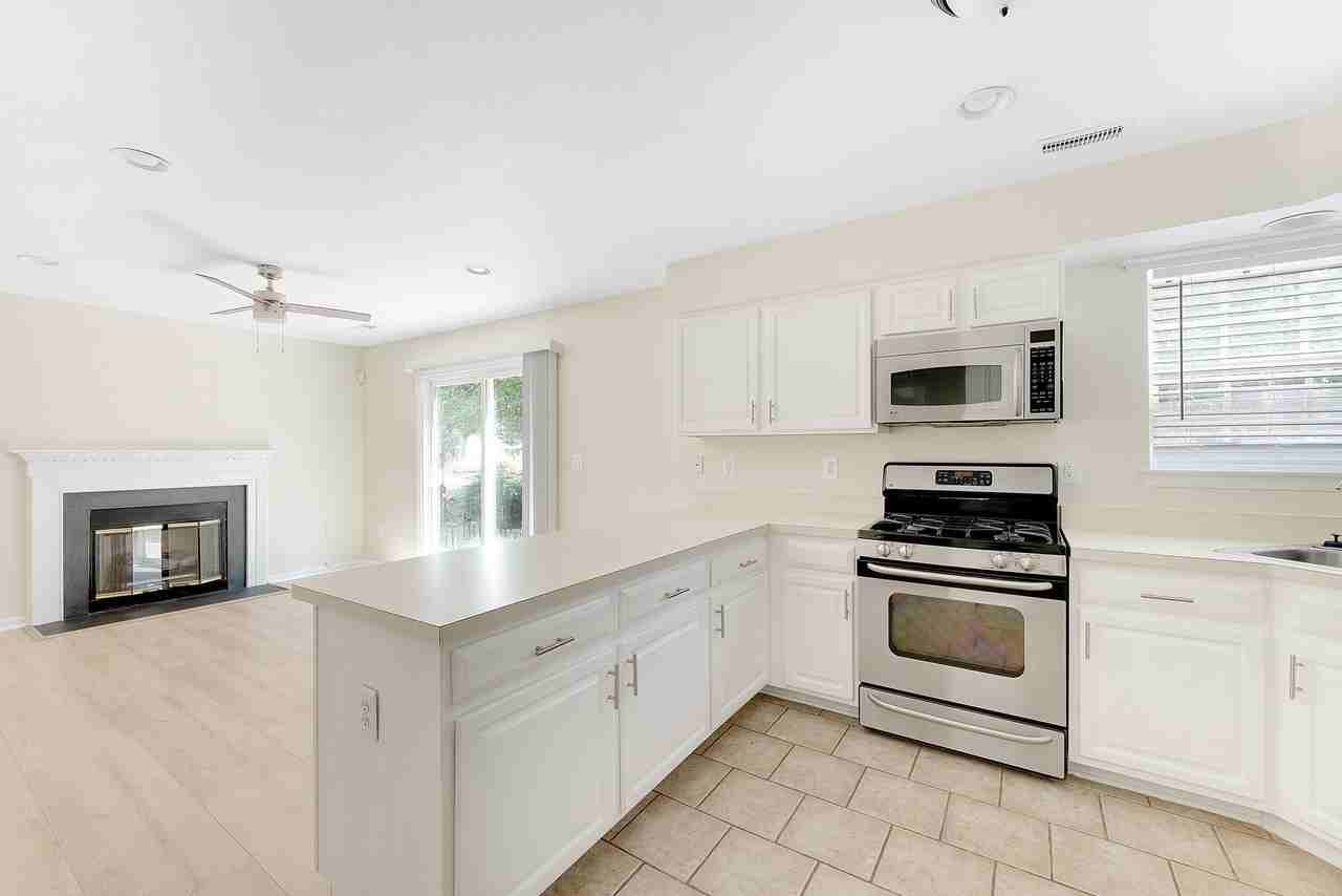 6119 Oaklawn Ln - Photo 4 of 20