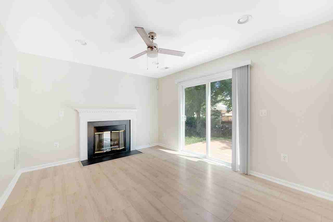 6119 Oaklawn Ln - Photo 6 of 20