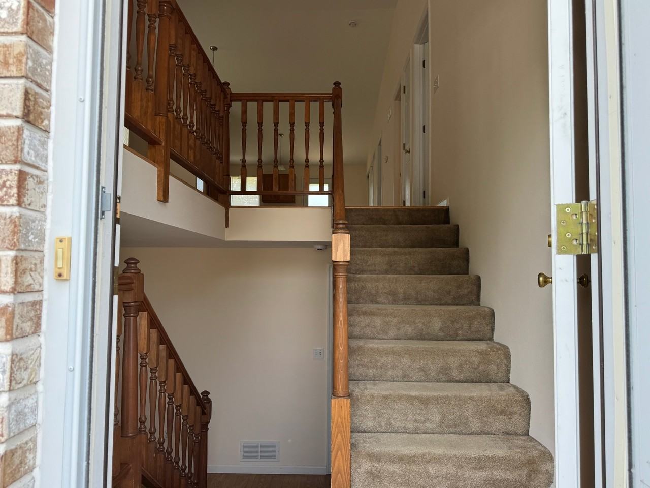 340 Oak Ridge Pkwy - Photo 2 of 20