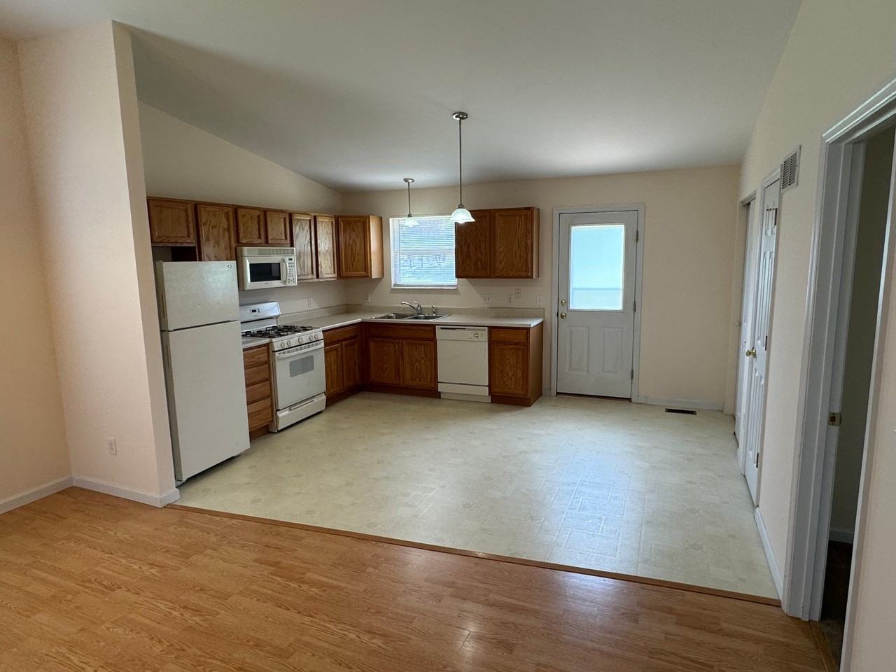 340 Oak Ridge Pkwy - Photo 4 of 20