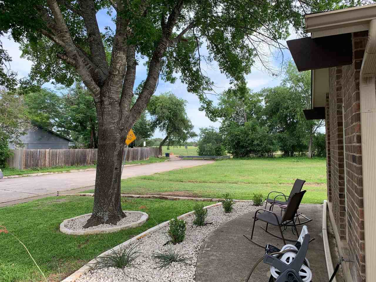 9135 Braswell St - Photo 4 of 21