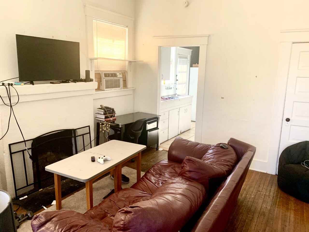 725 East 5th Street - Photo 4 of 10