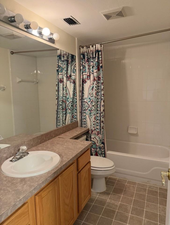5047 Nw 1st Pl - Photo 7 of 21