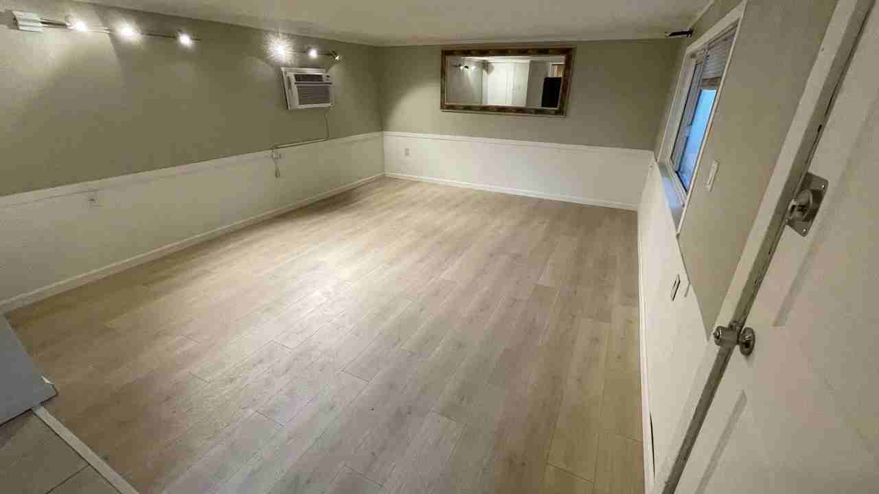 14217 Hatteras St - Photo 2 of 7