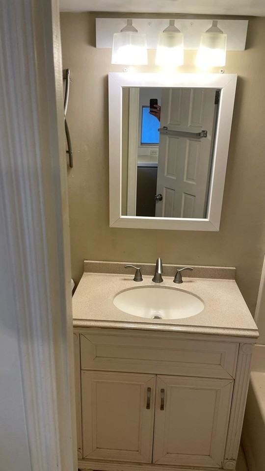14217 Hatteras St - Photo 3 of 7