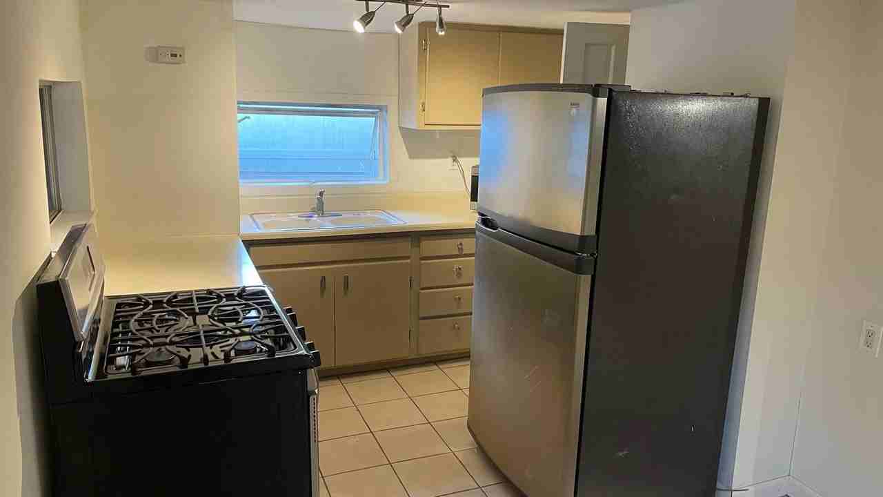 14217 Hatteras St - Photo 5 of 7
