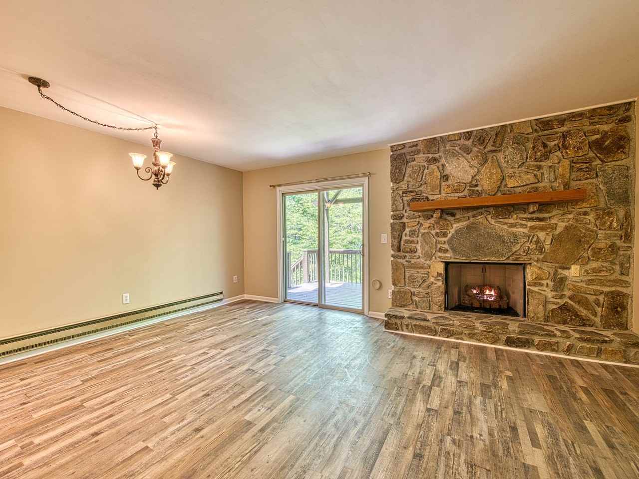 49 Riverside Villa Dr - Photo 2 of 15