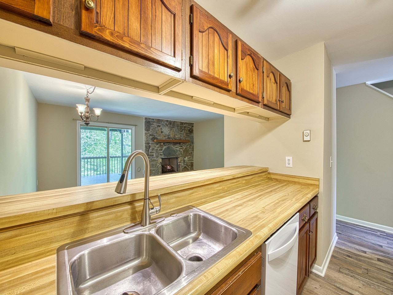 49 Riverside Villa Dr - Photo 5 of 15