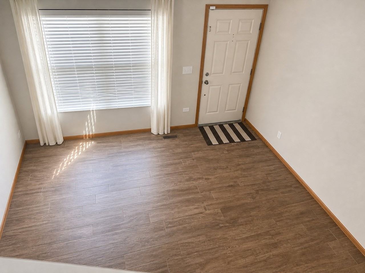 2551 Hearthstone Dr - Photo 2 of 9