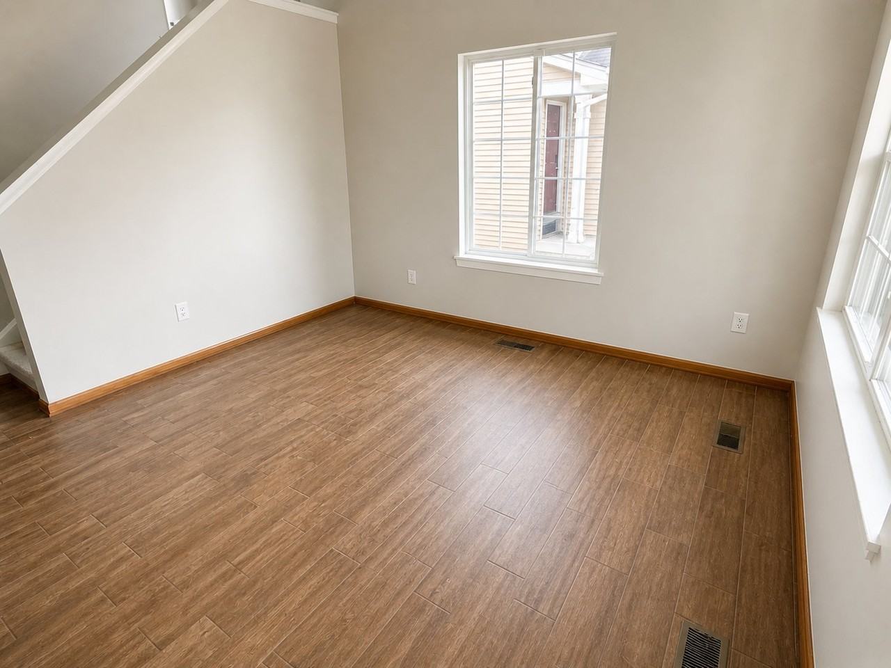 2551 Hearthstone Dr - Photo 3 of 9