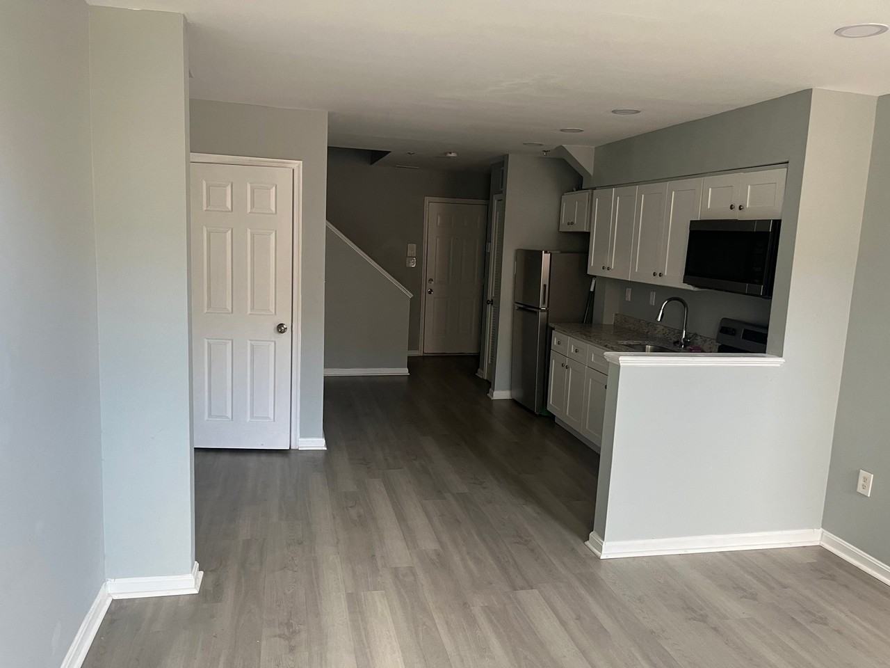 1029 W Baltimore St #B - Photo 2 of 12