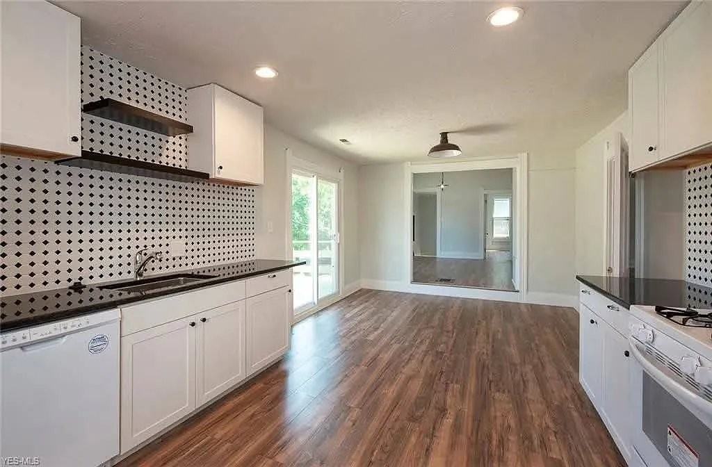 3204 Archwood Ave #UP - Photo 2 of 6