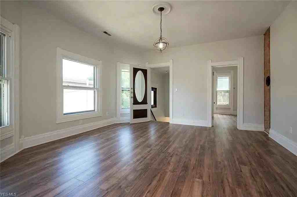 3204 Archwood Ave #UP - Photo 3 of 6