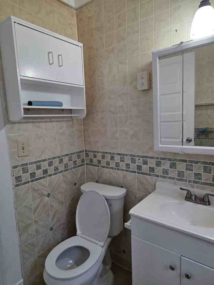 563 Humboldt Pkwy - Photo 2 of 16