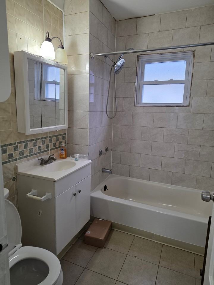 563 Humboldt Pkwy - Photo 3 of 16