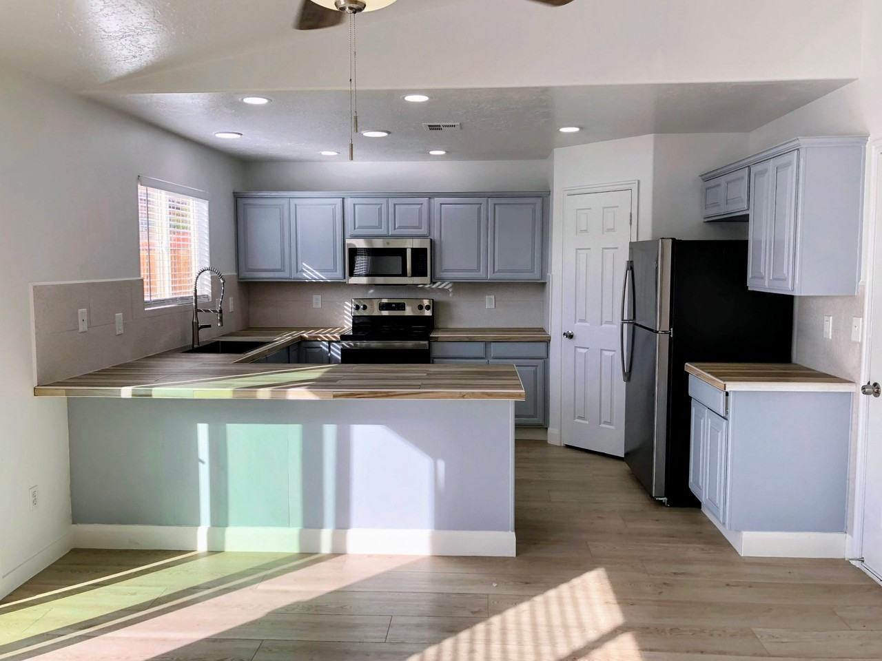 2099 E Middleton Dr - Photo 2 of 20
