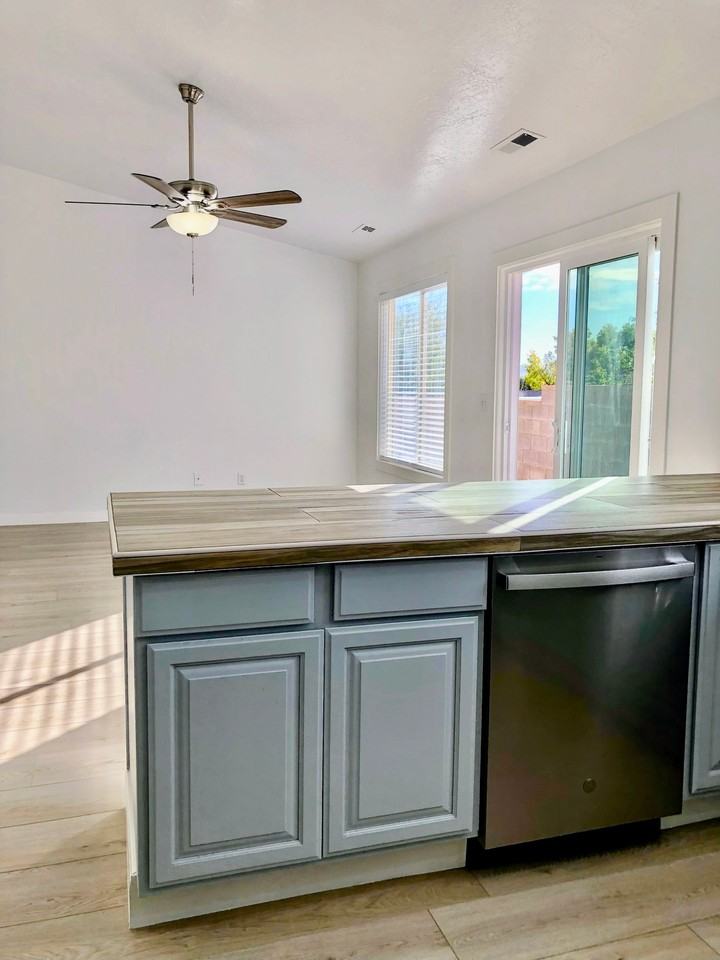 2099 E Middleton Dr - Photo 5 of 20