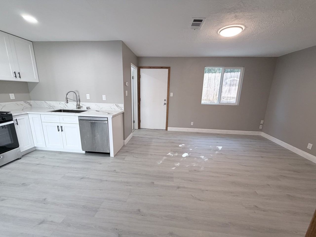 11413 Meknes Way - Photo 3 of 11