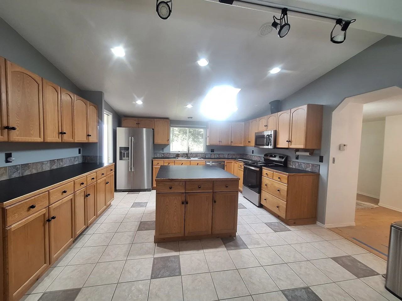 6674 N Van Decar Rd Se - Photo 2 of 18