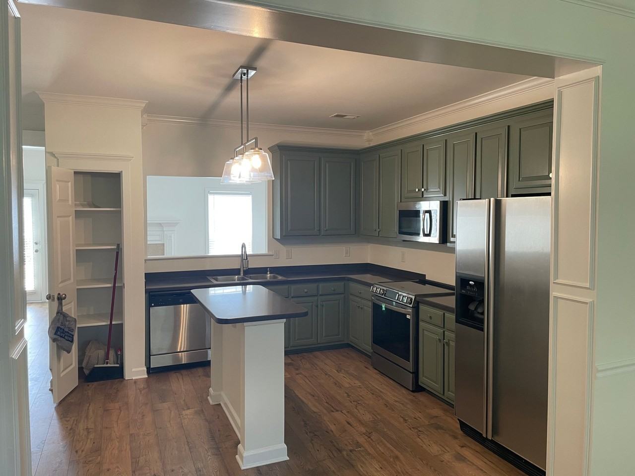 7706 Porter House Dr - Photo 3 of 15