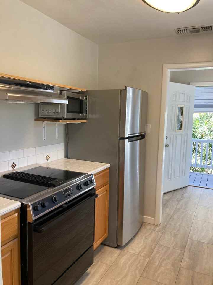 405 Reading St - Photo 5 of 18