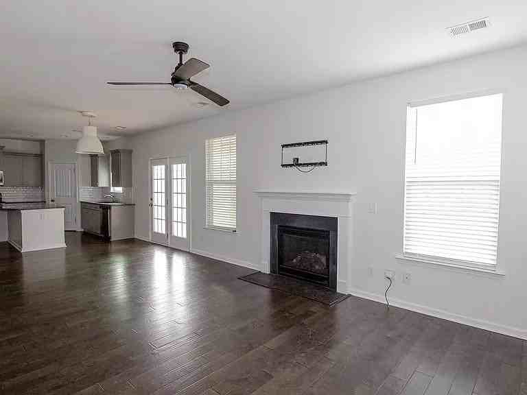 1213 Portrait Hill Dr - Photo 7 of 20