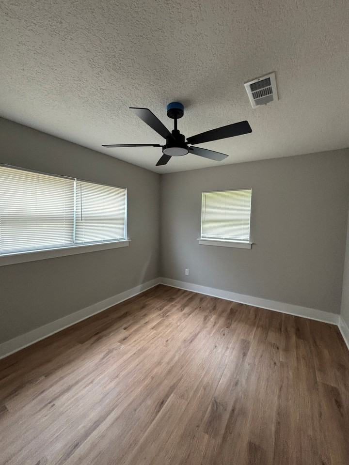 3386 Country Ln - Photo 4 of 14