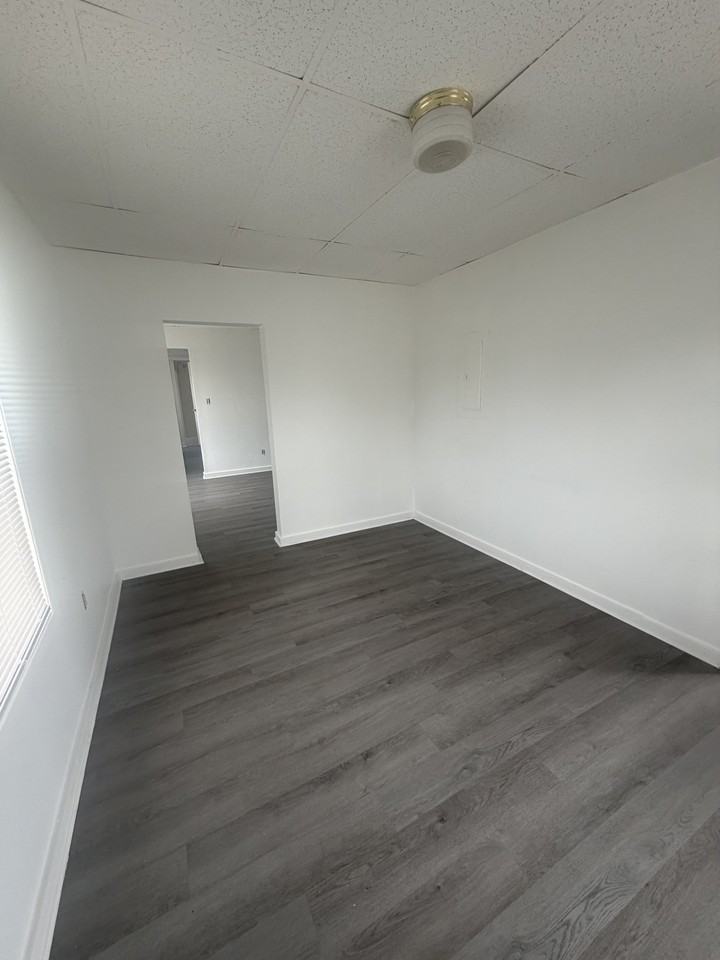 Lynn Street Apartments - Photo 2 of 7