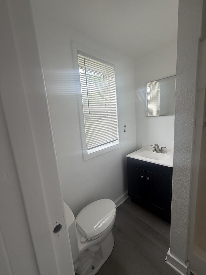 Lynn Street Apartments - Photo 5 of 7