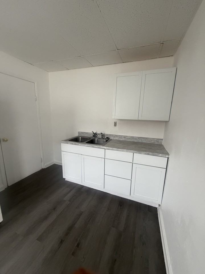 Lynn Street Apartments - Photo 6 of 7