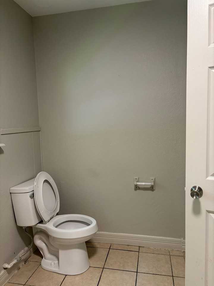 1680 Hofheinz Street - Photo 5 of 8