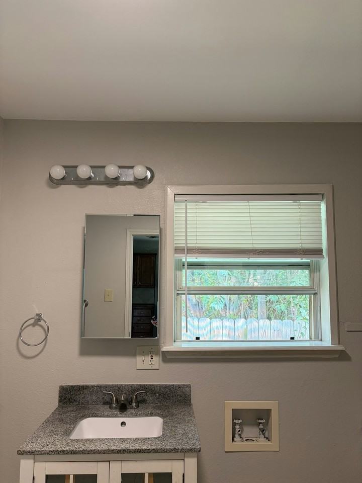 1680 Hofheinz Street - Photo 6 of 8
