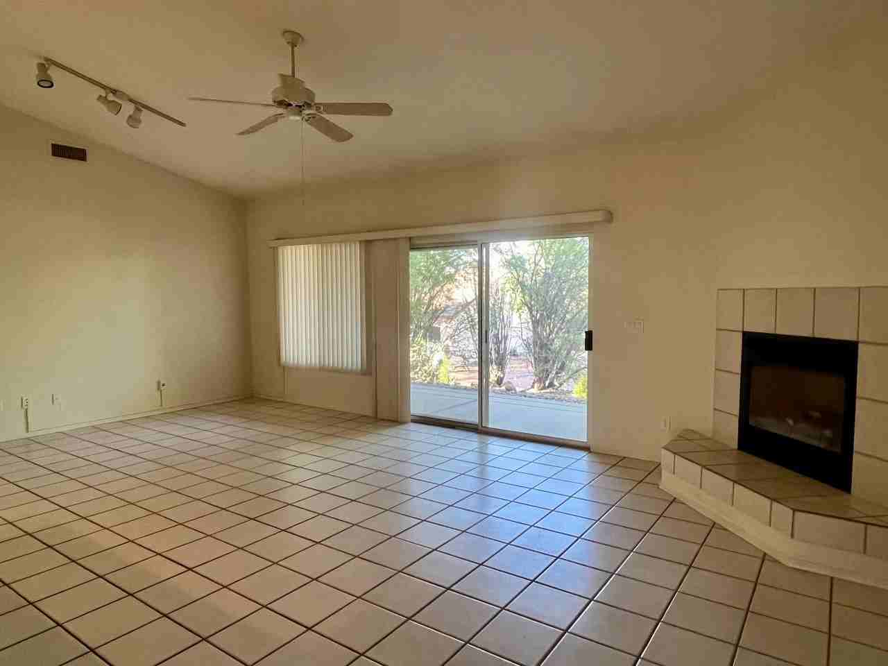 255 S Cottonwood Ranch Rd - Photo 3 of 39