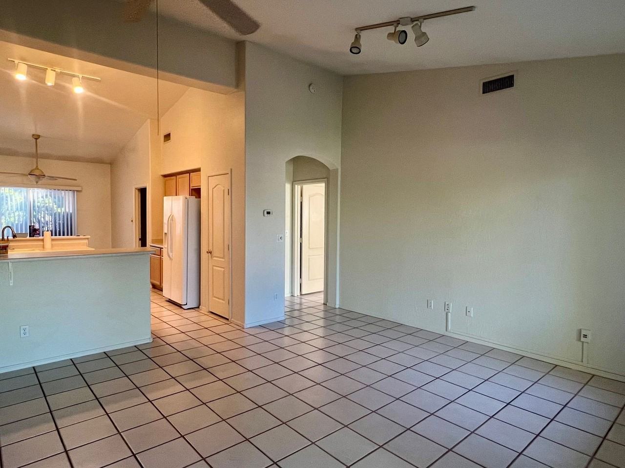 255 S Cottonwood Ranch Rd - Photo 4 of 39