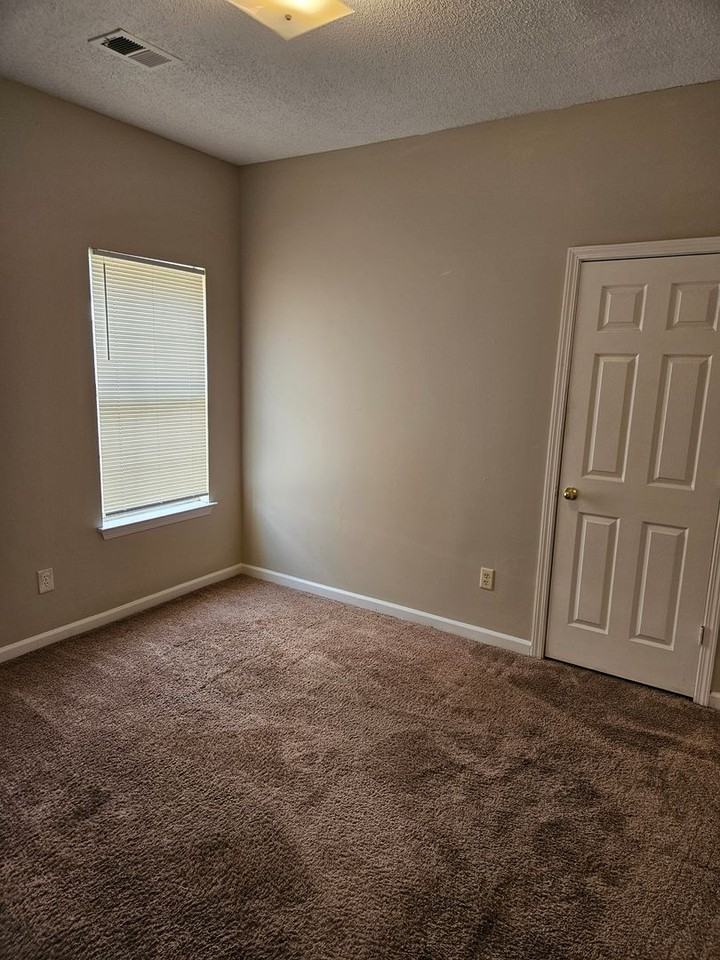 7720 Wolf Hollow Dr - Photo 6 of 11