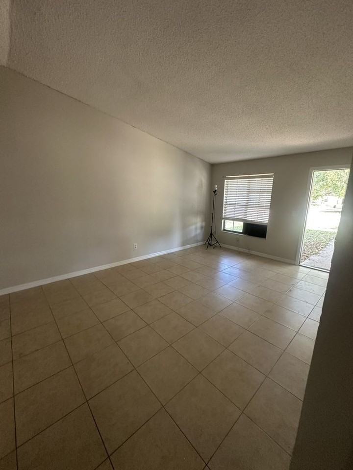 1704A Ridgewood Ln - Photo 3 of 14