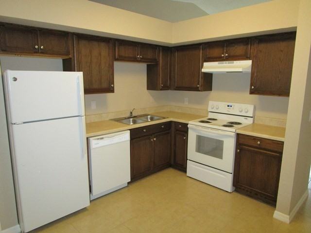 1704A Ridgewood Ln - Photo 4 of 14