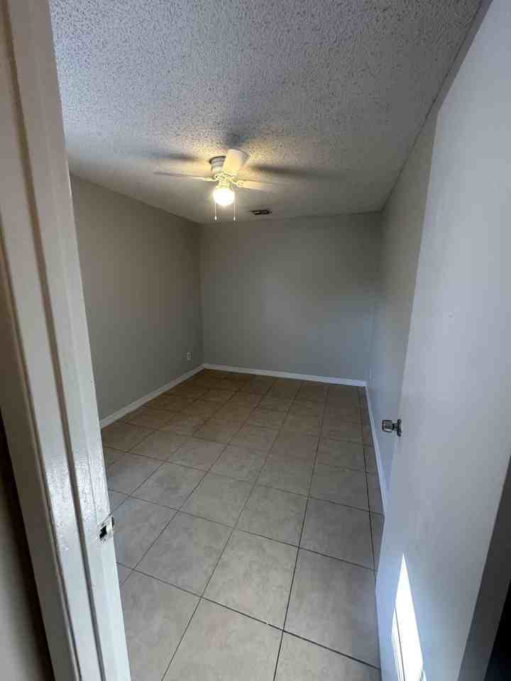 1704A Ridgewood Ln - Photo 5 of 14